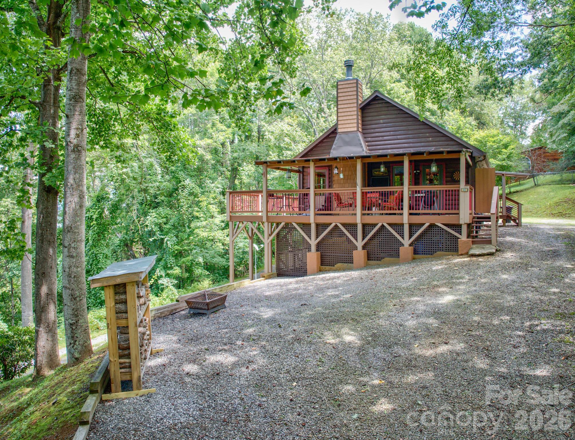 612 Whispering Winds Road — Waynesville