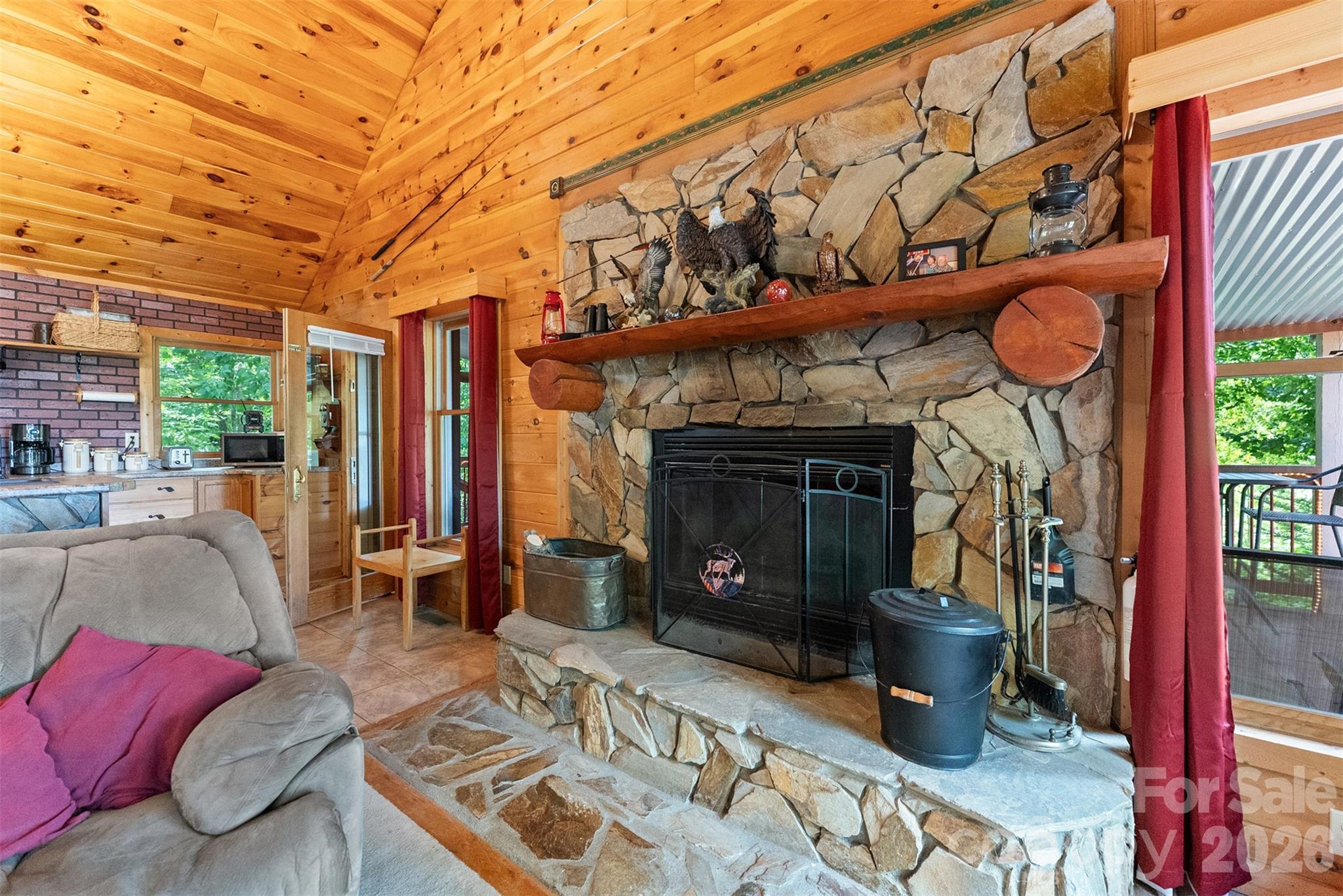 612 Whispering Winds Road — Waynesville