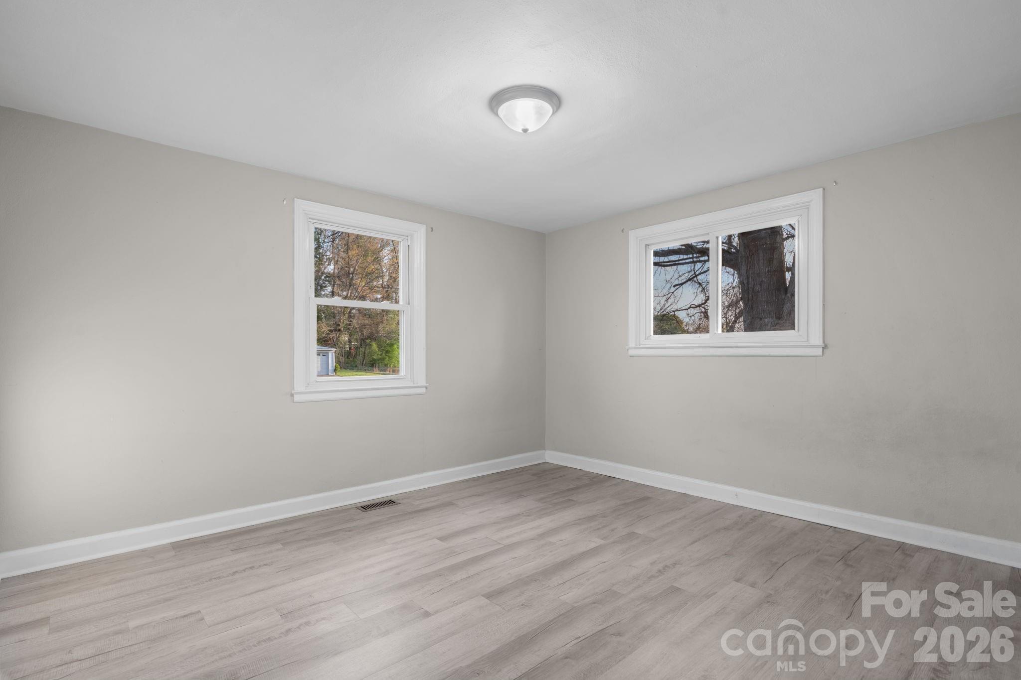 3502 1st Avenue Circle NW — Hickory