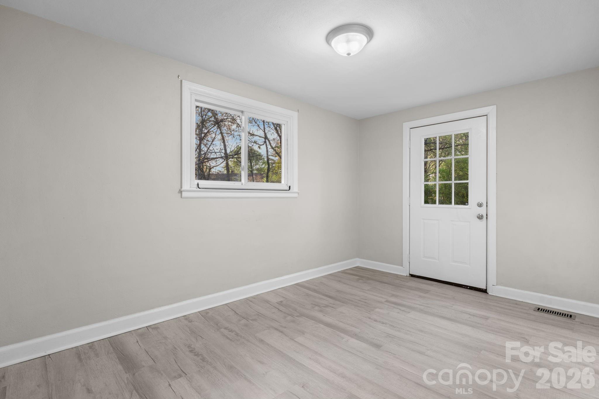 3502 1st Avenue Circle NW — Hickory