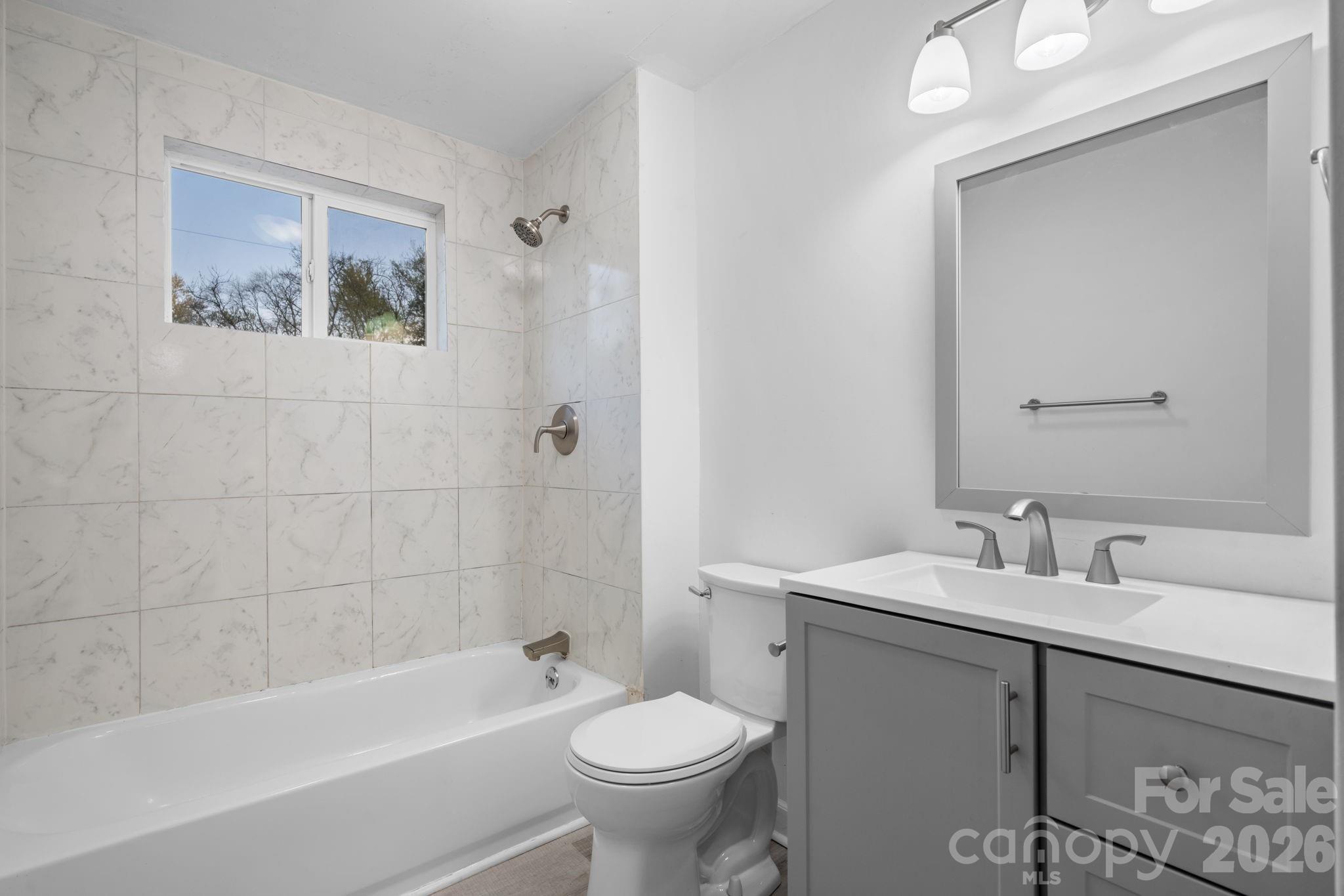 3502 1st Avenue Circle NW — Hickory