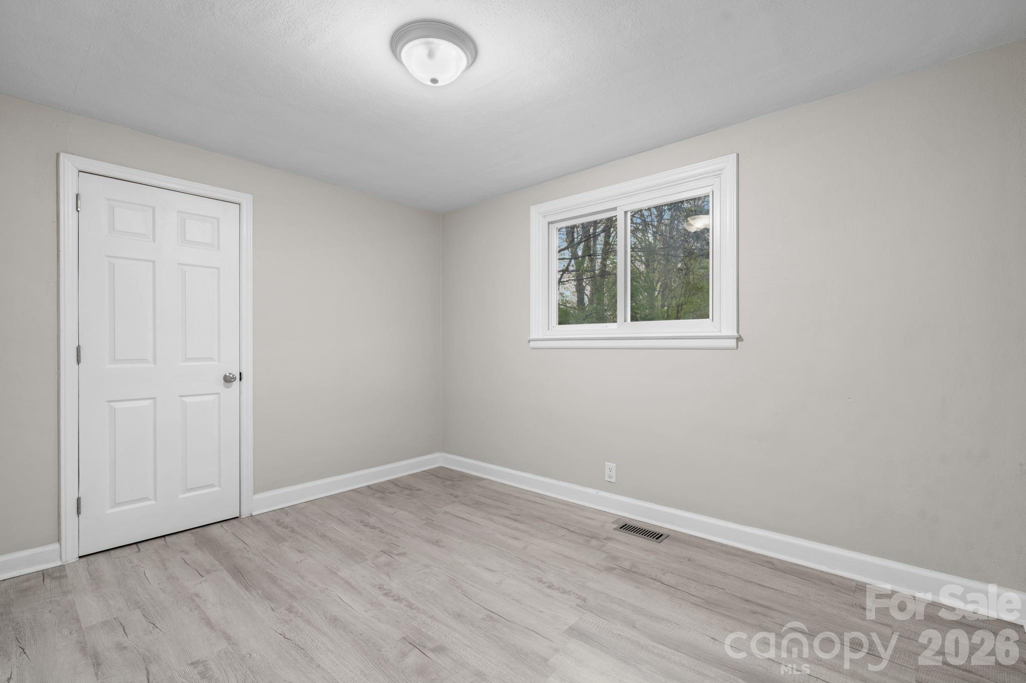 3502 1st Avenue Circle NW — Hickory