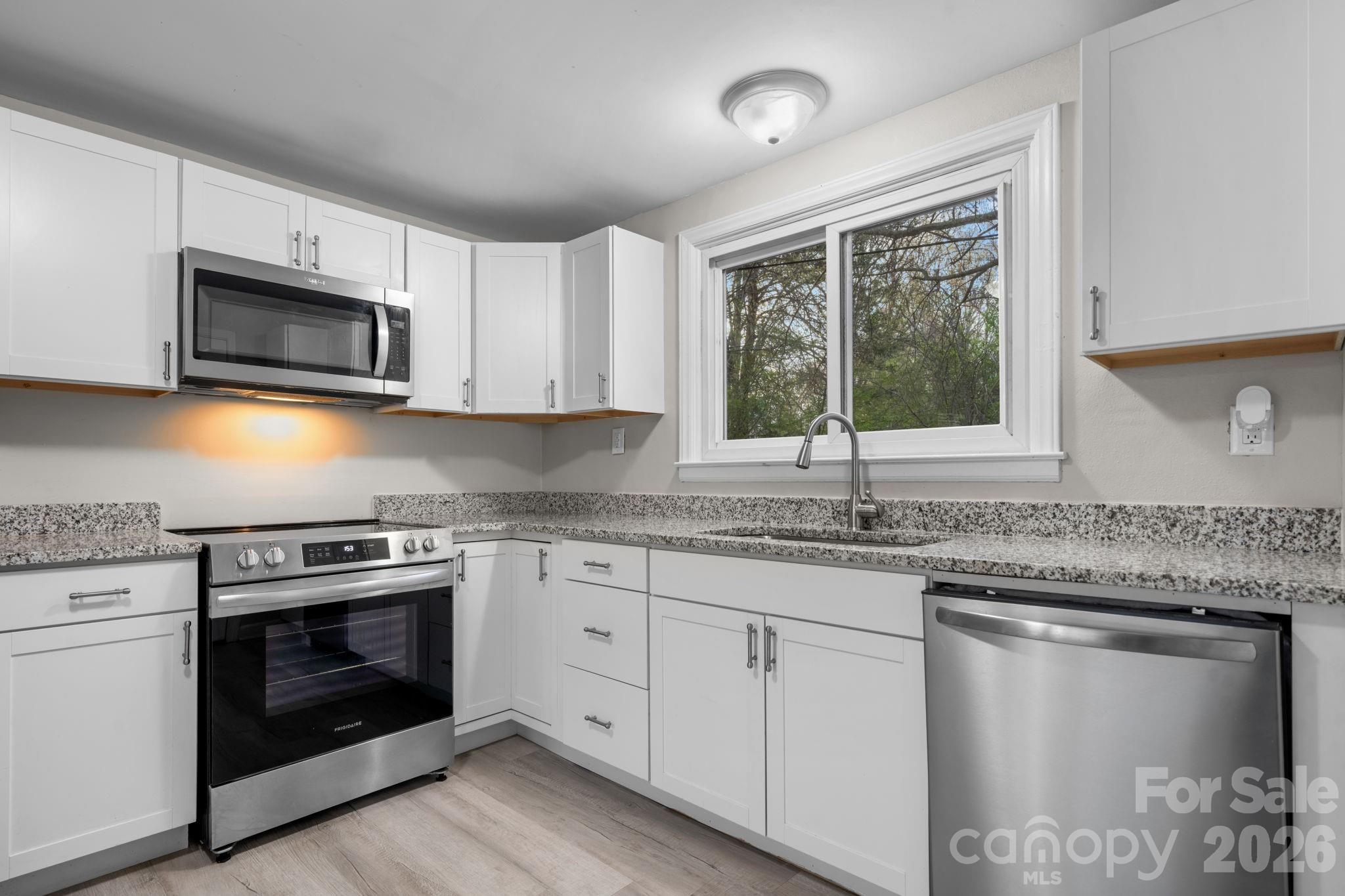 3502 1st Avenue Circle NW — Hickory