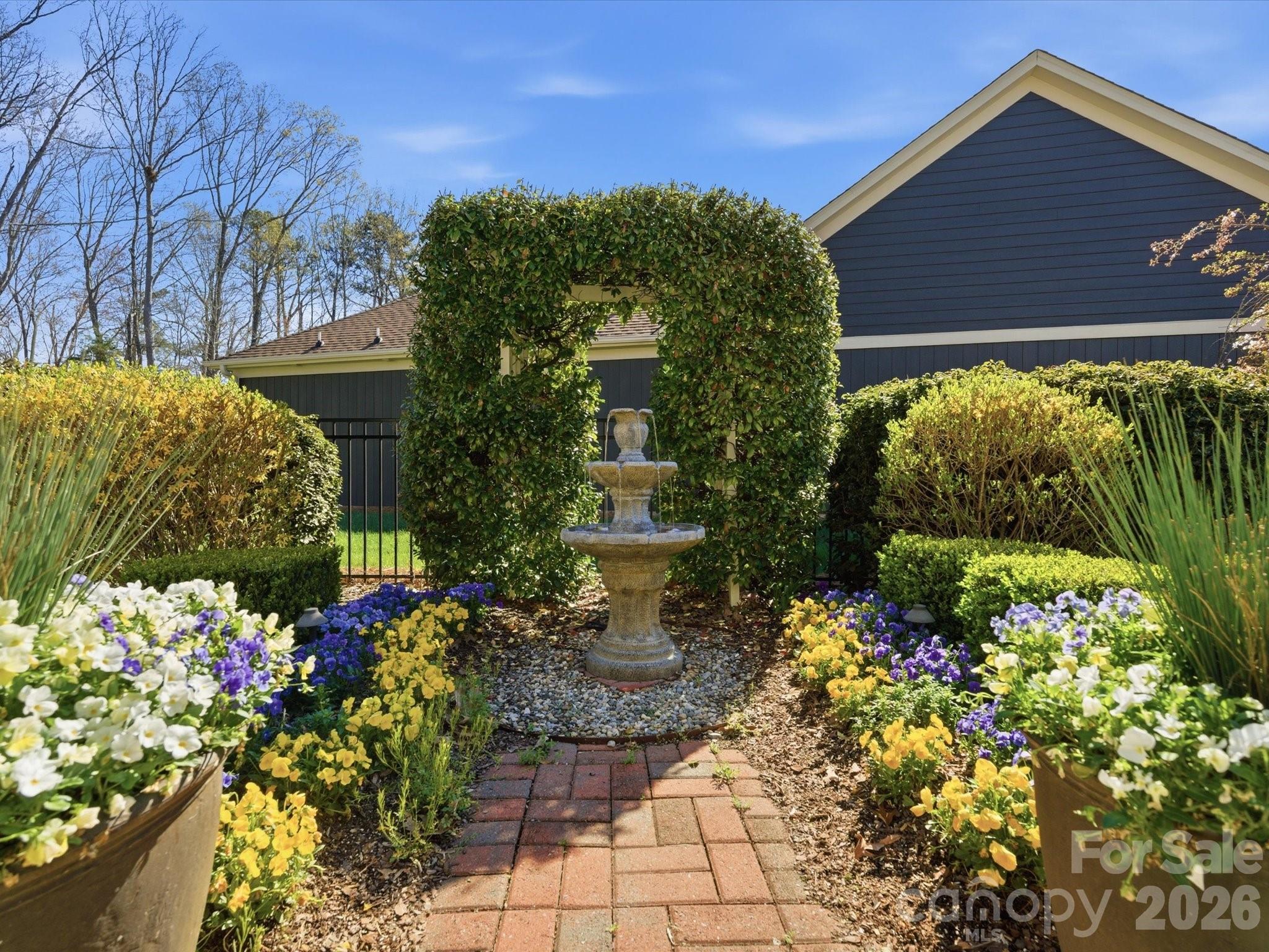 1180 Avalon Place — Matthews