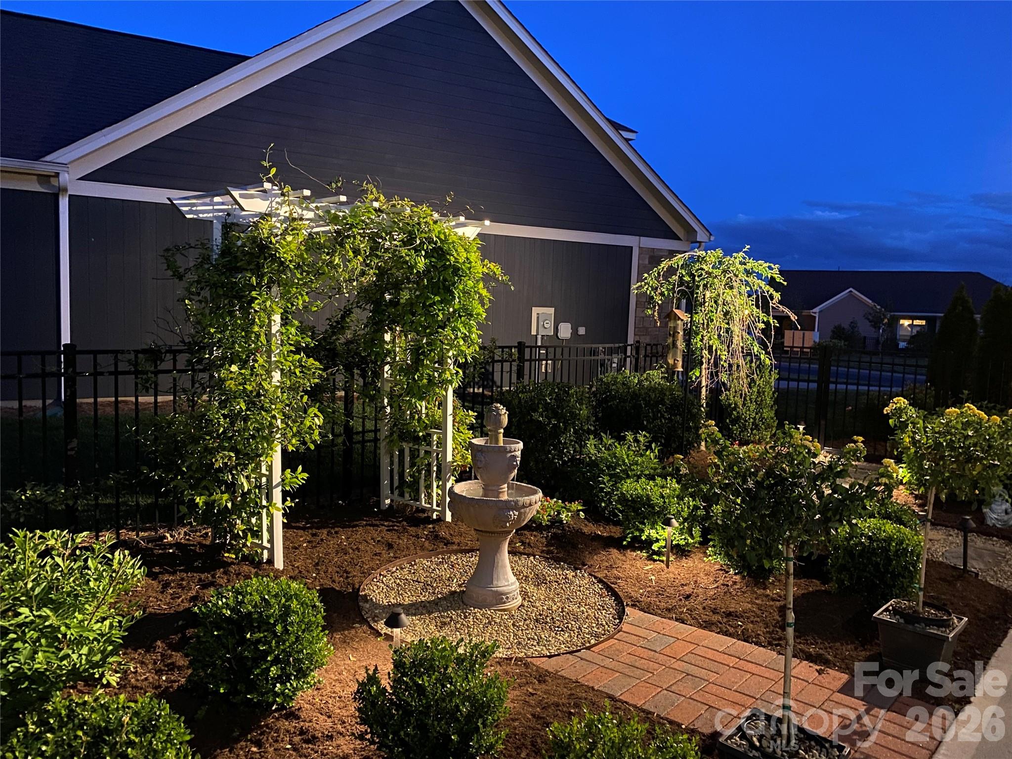 1180 Avalon Place — Matthews