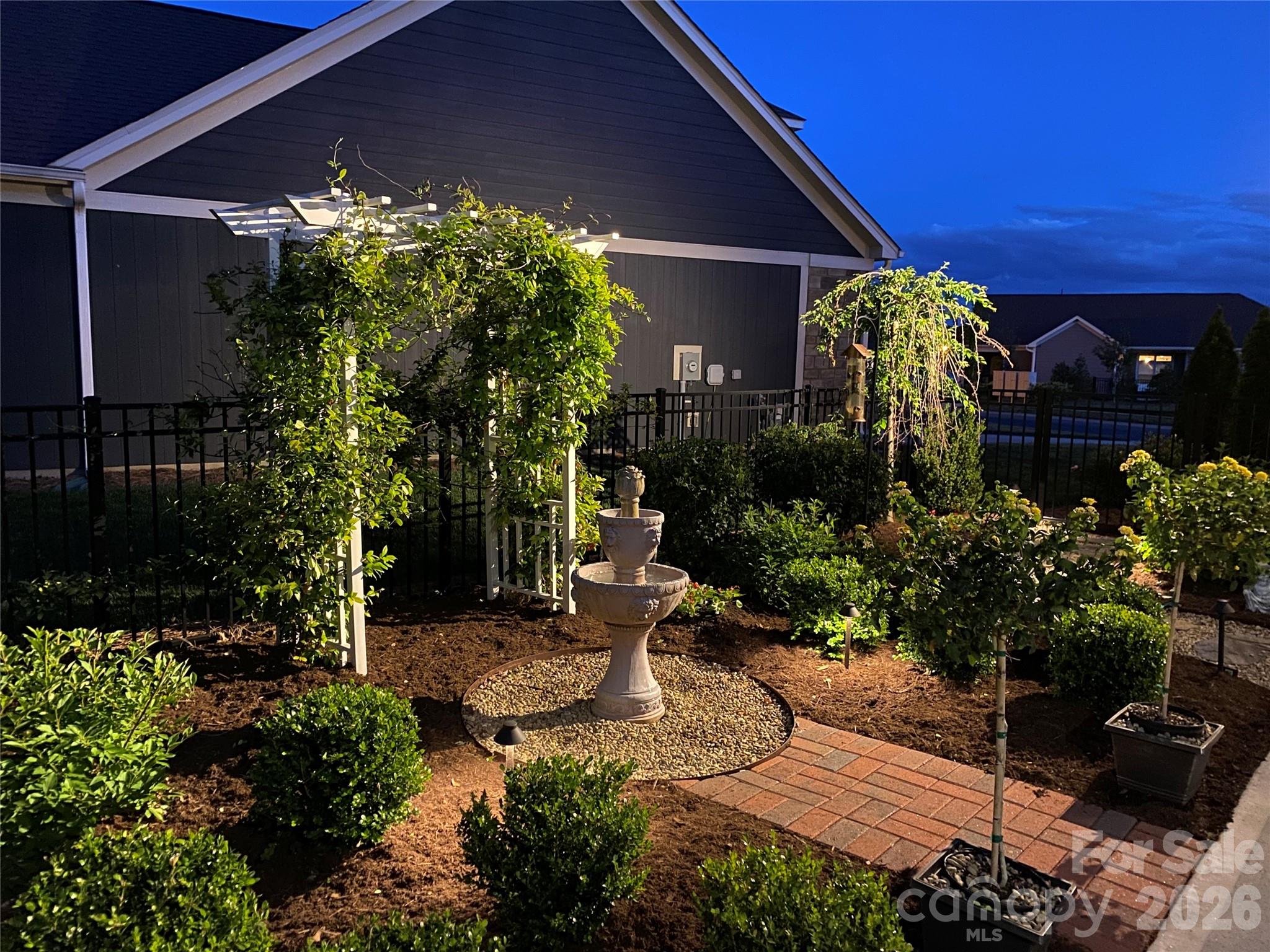 1180 Avalon Place — Matthews