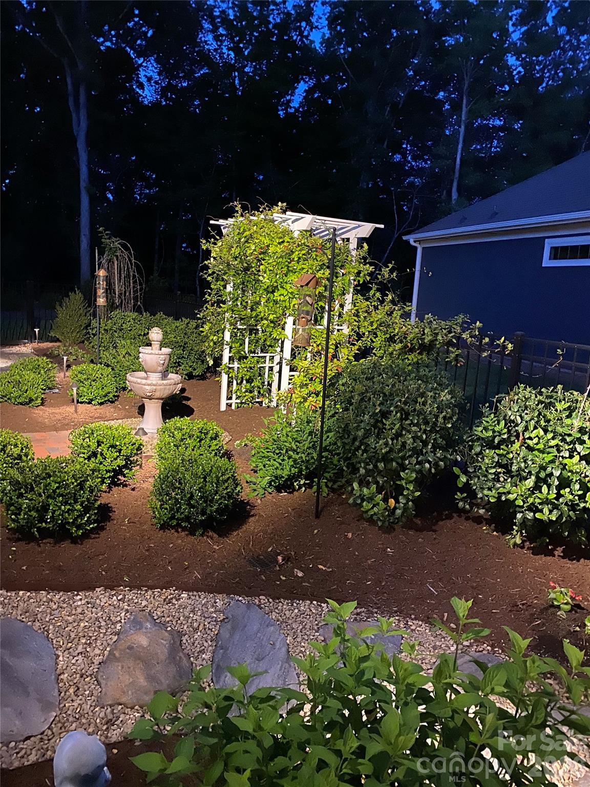 1180 Avalon Place — Matthews