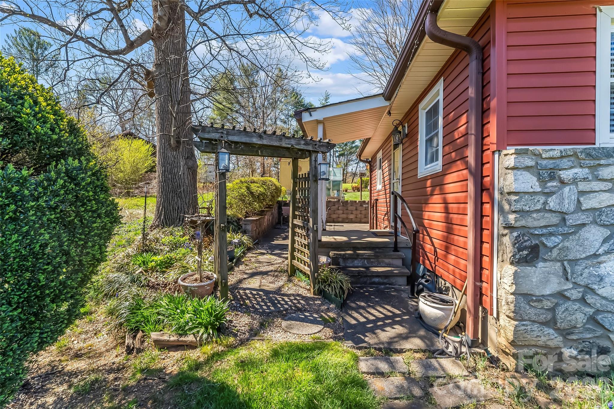 10 Woodmont Drive — Asheville