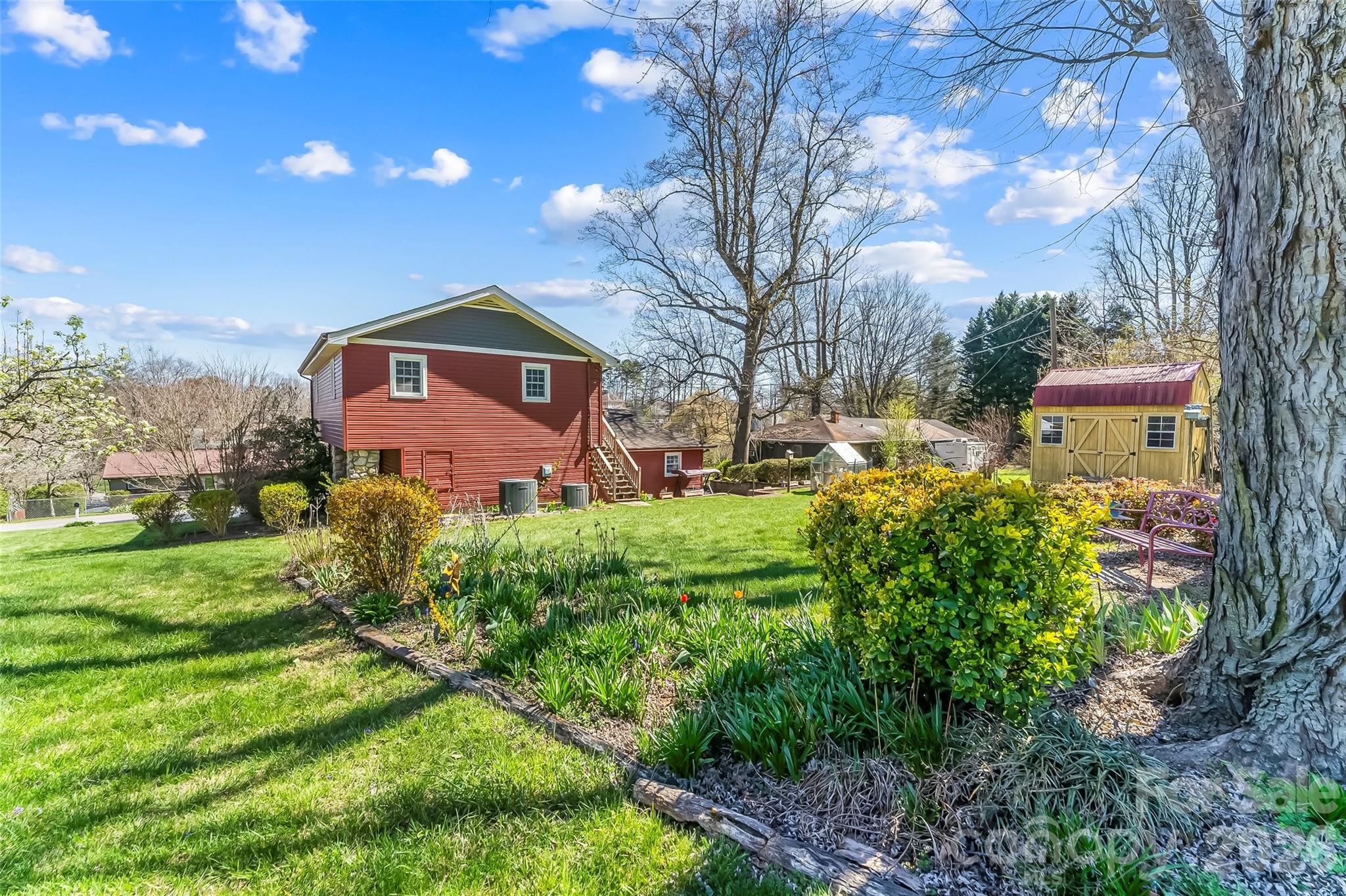 10 Woodmont Drive — Asheville