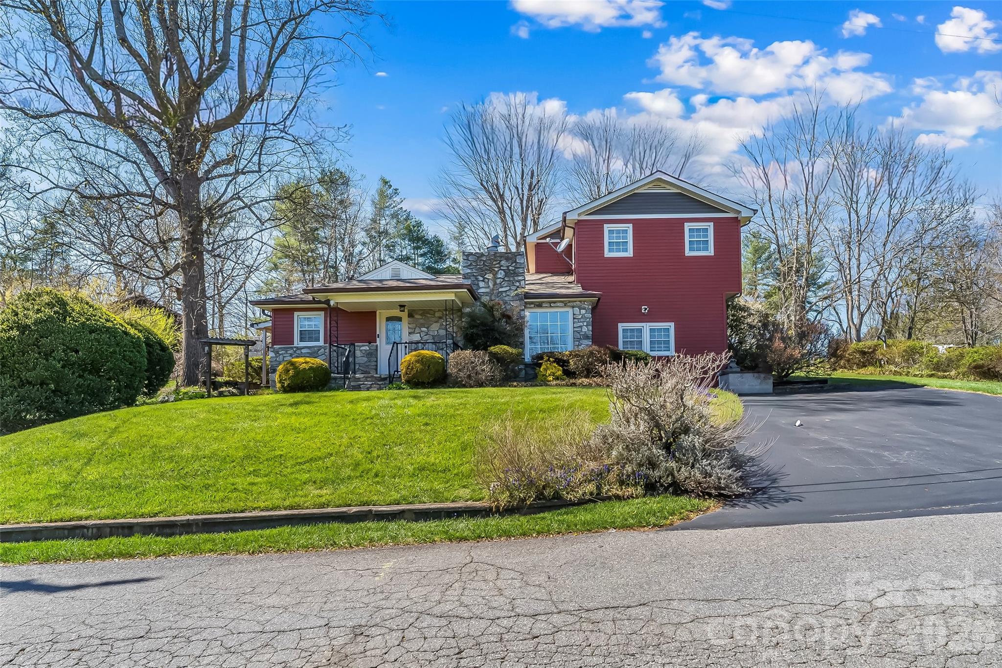10 Woodmont Drive — Asheville