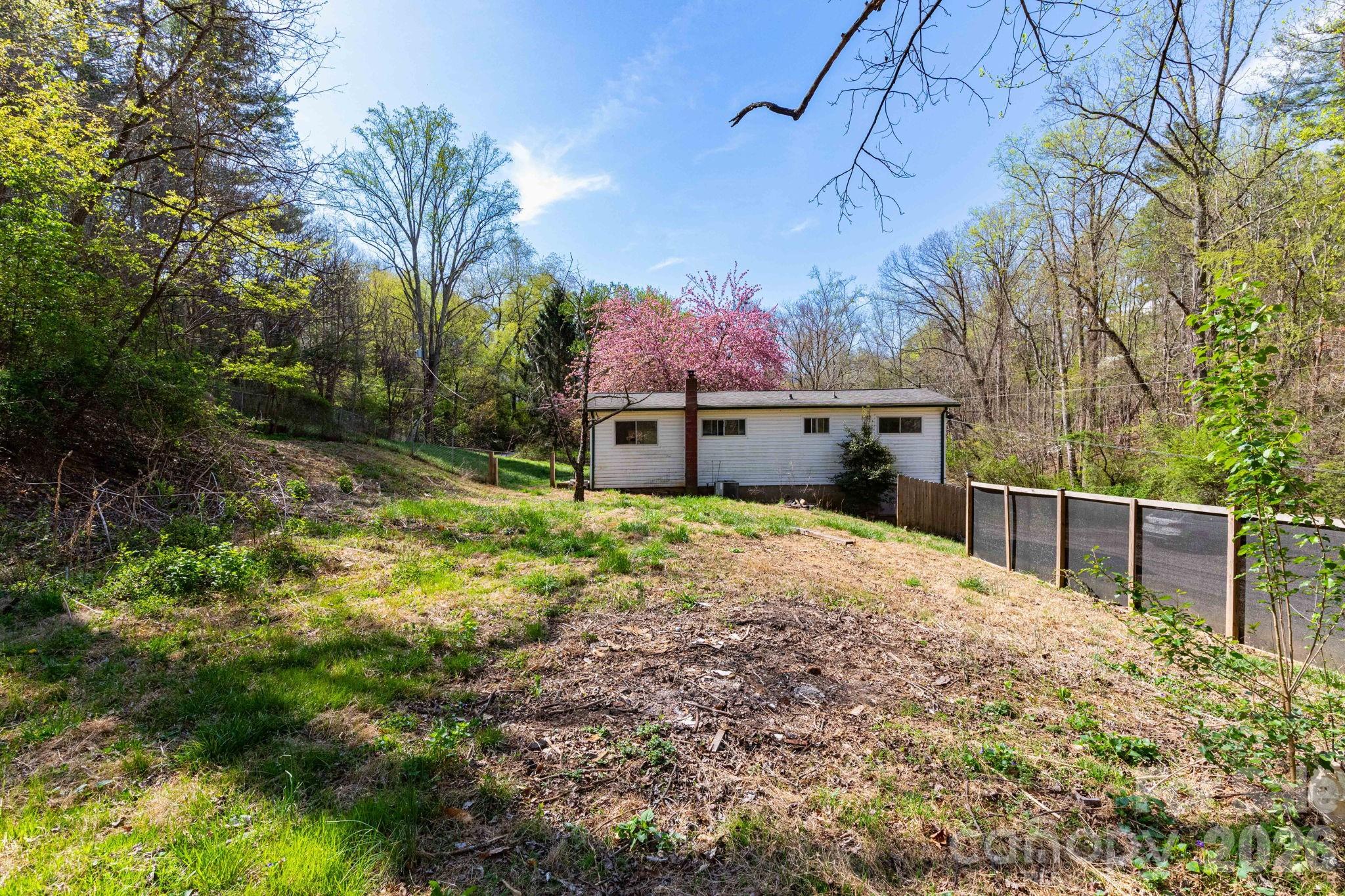 135 Sardis Drive — Asheville