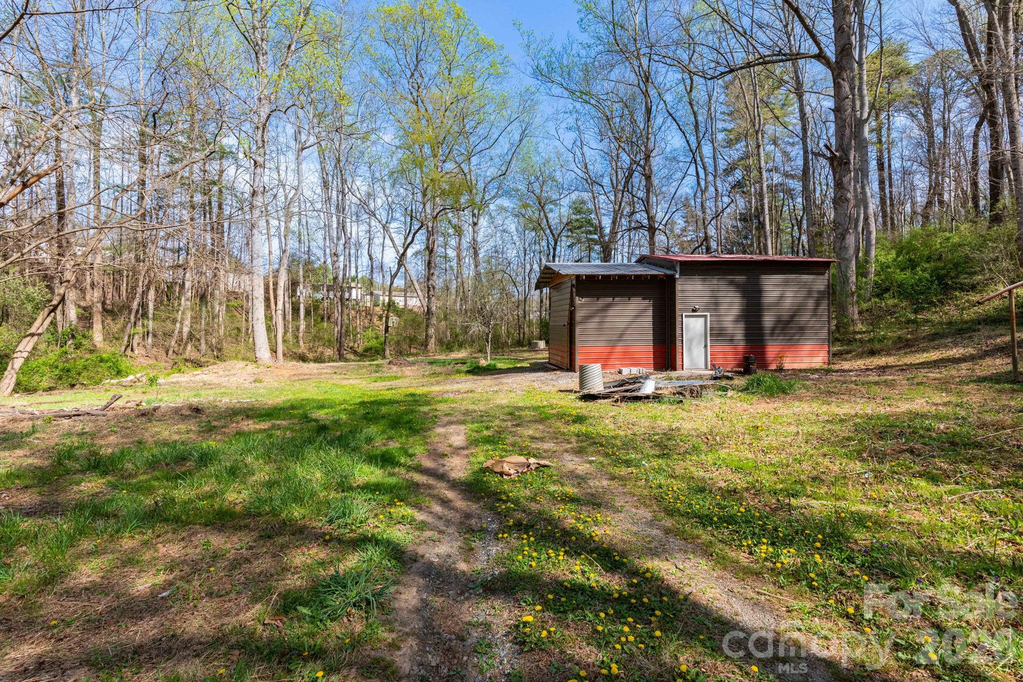 135 Sardis Drive — Asheville