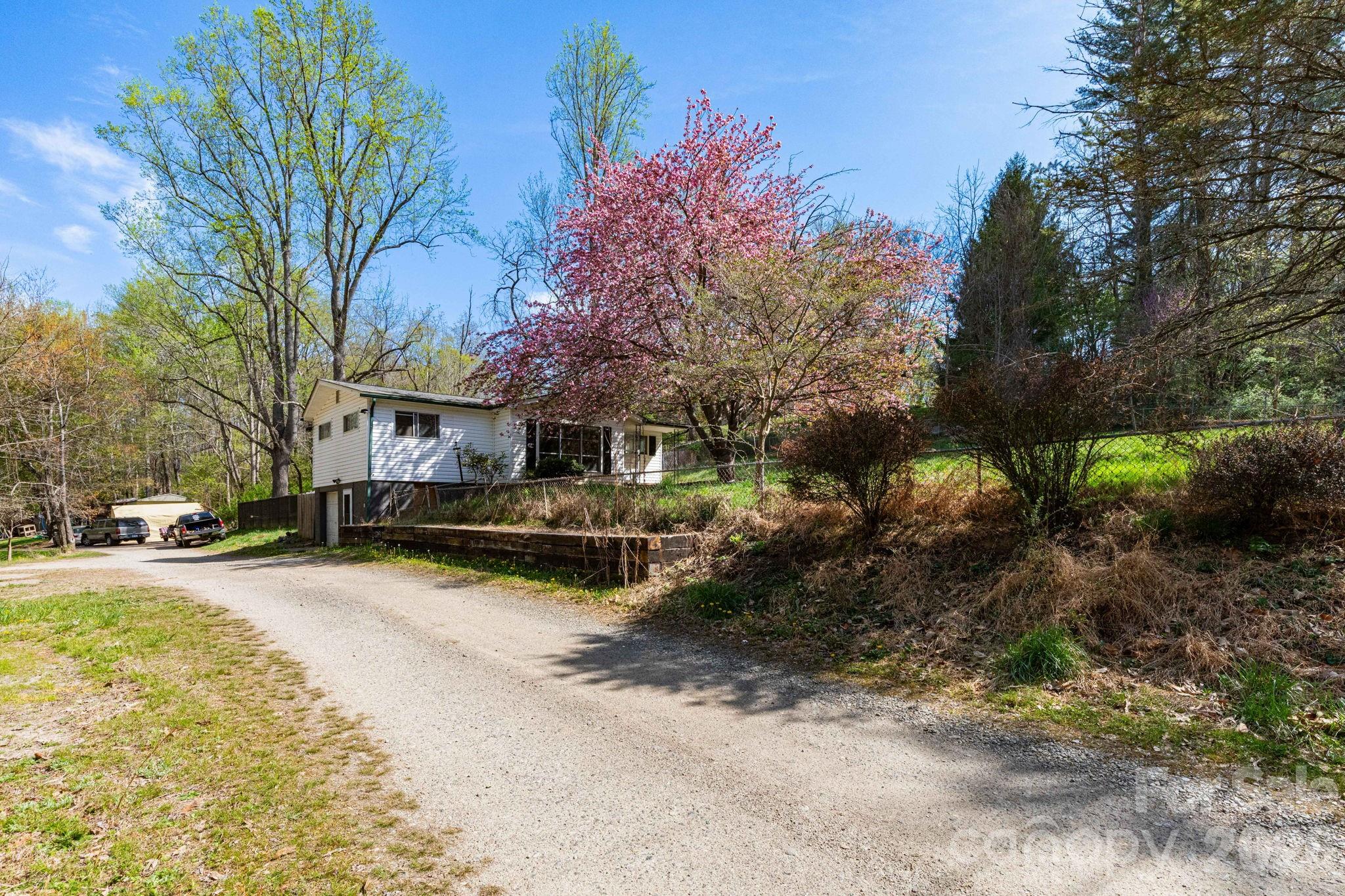 135 Sardis Drive — Asheville