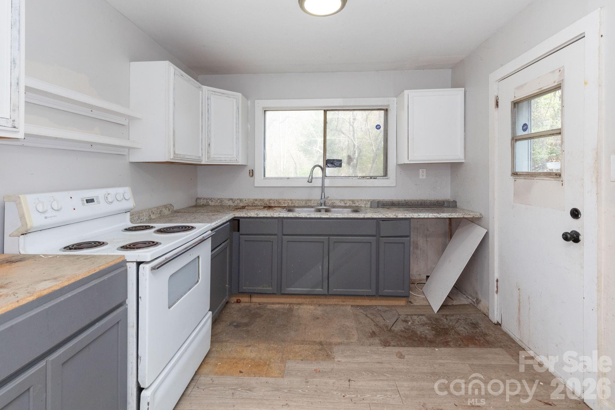 135 Sardis Drive — Asheville