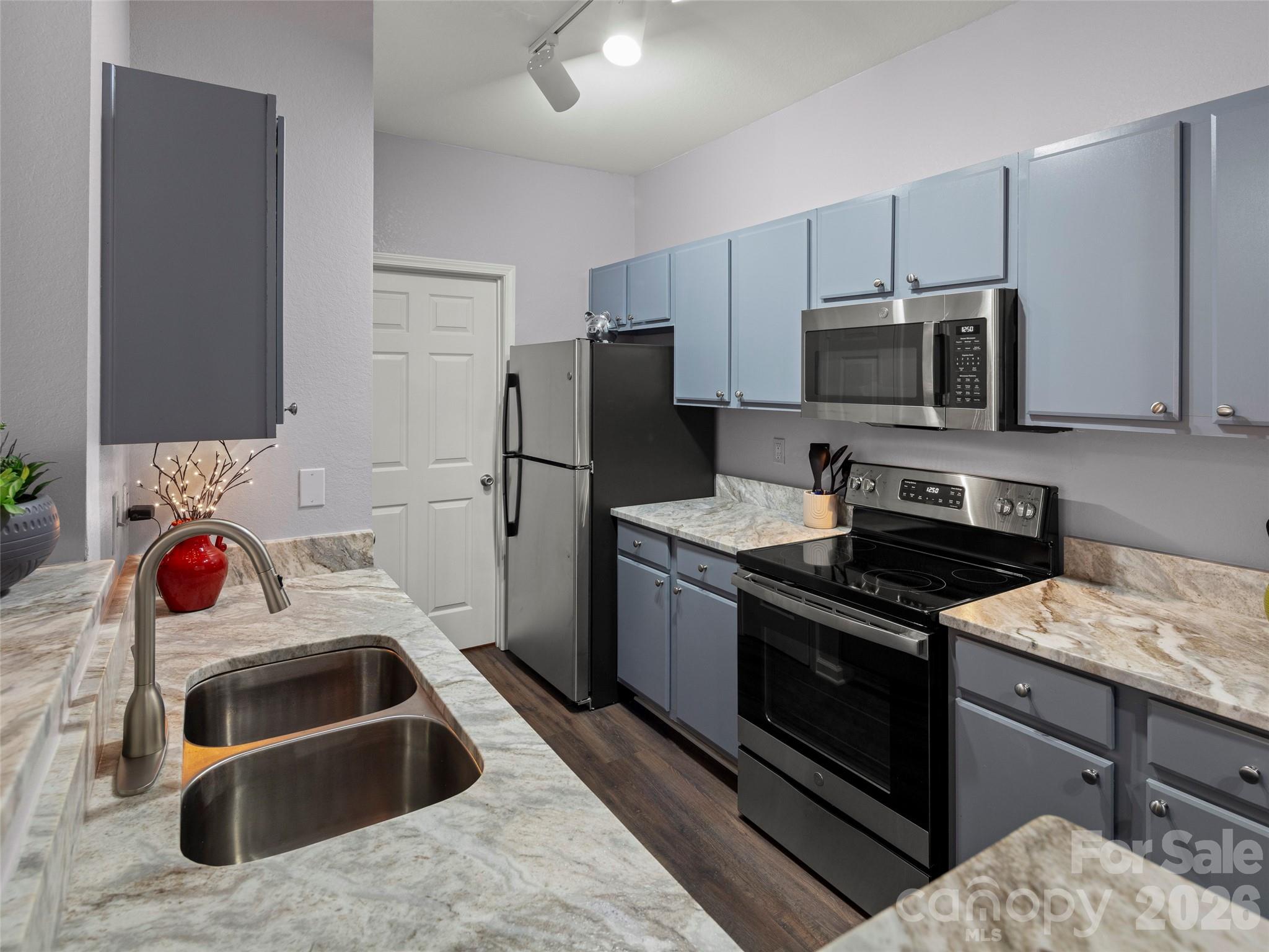900 Vista Lake Drive #208 — Candler