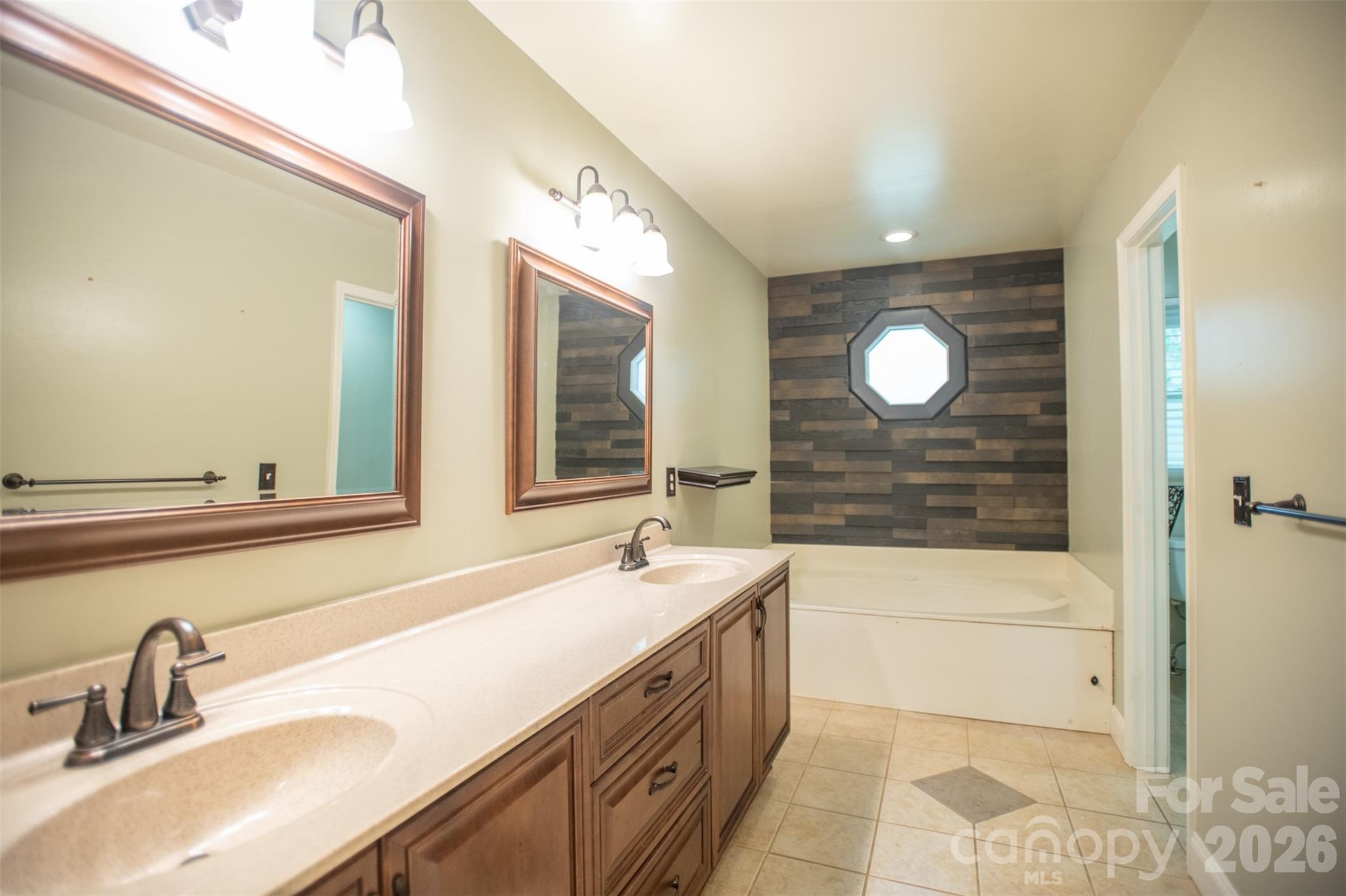1002 Windsor Drive — Asheville