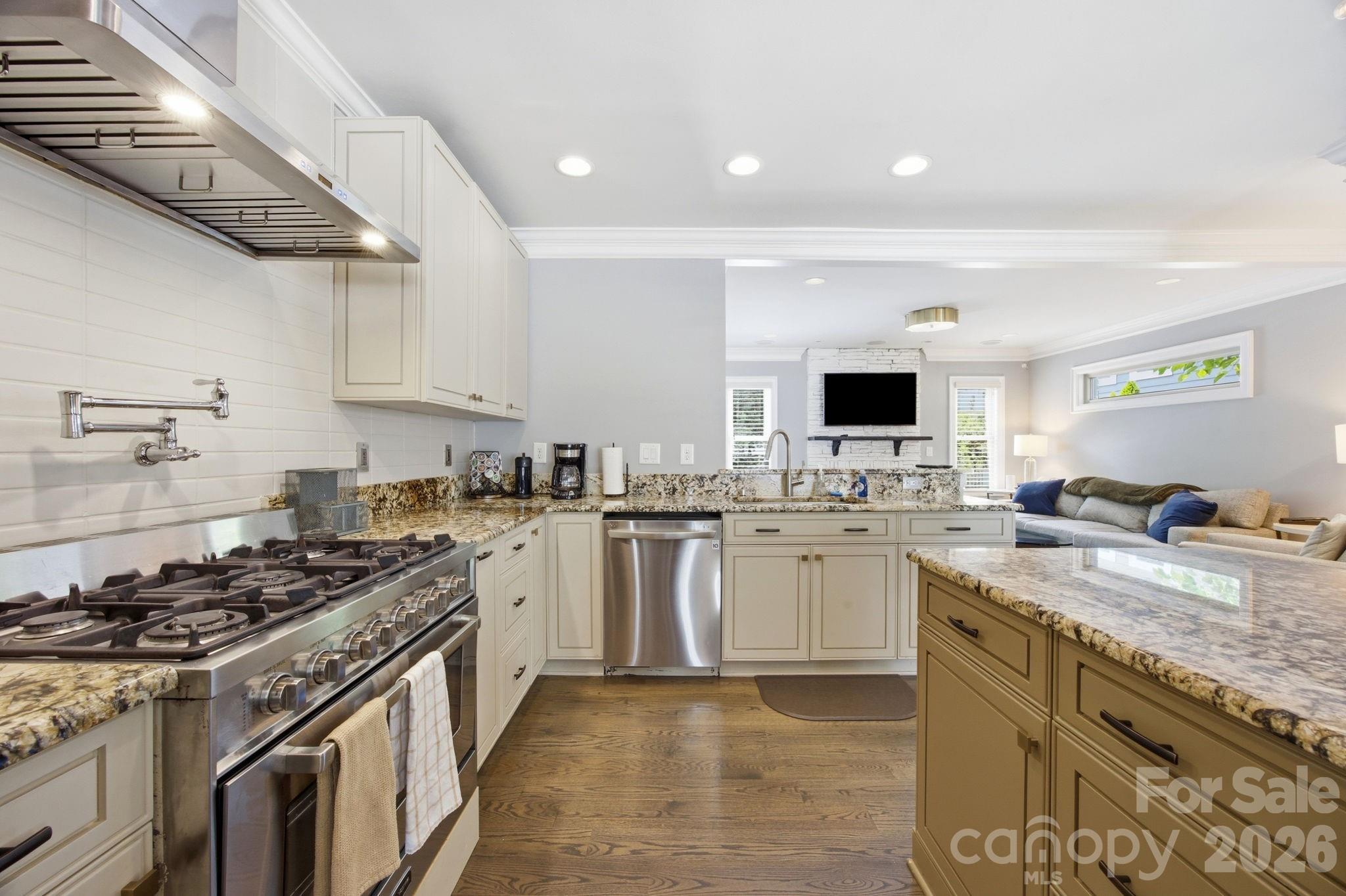 3220 Commonwealth Avenue — Charlotte
