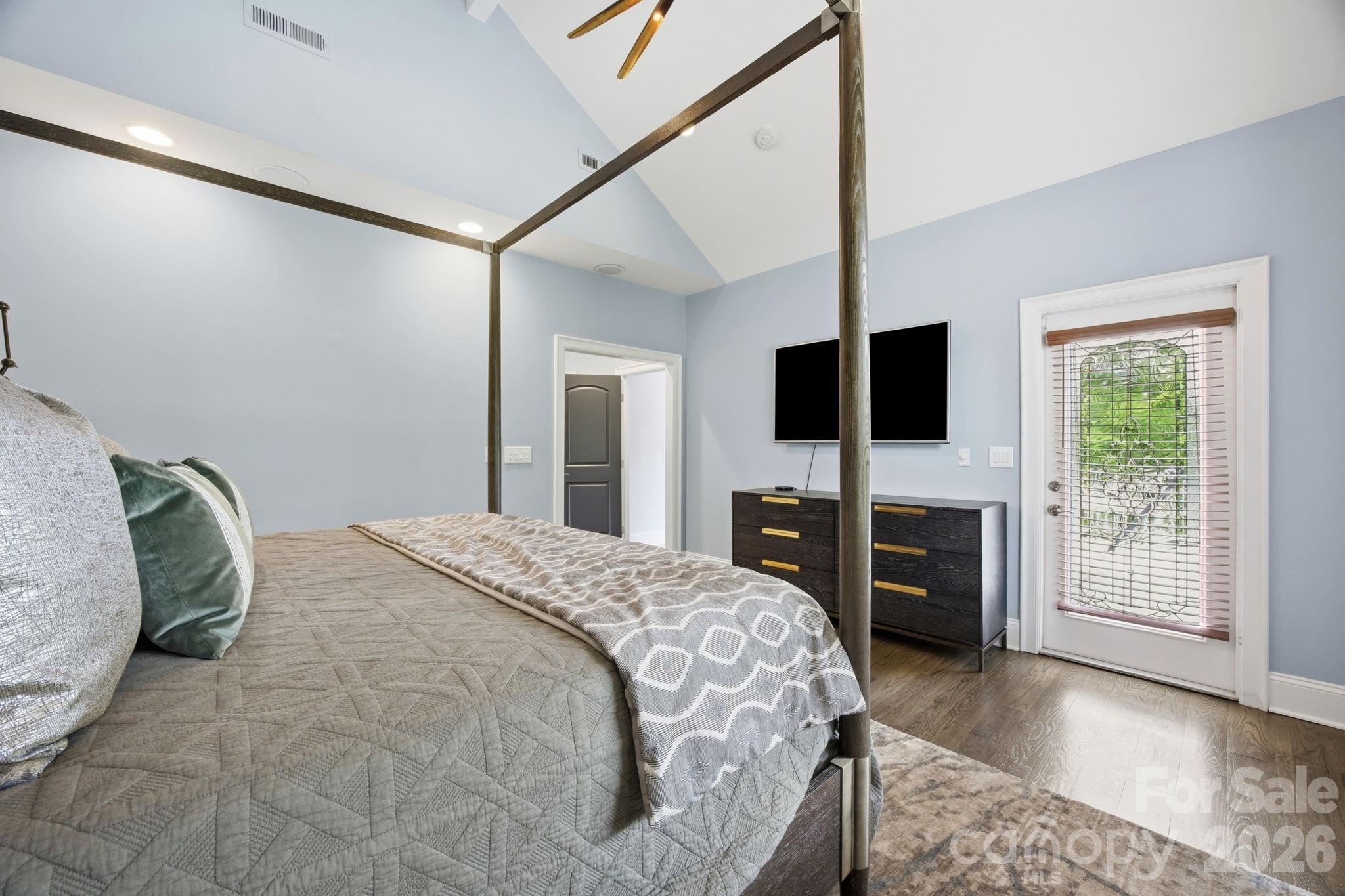 3220 Commonwealth Avenue — Charlotte