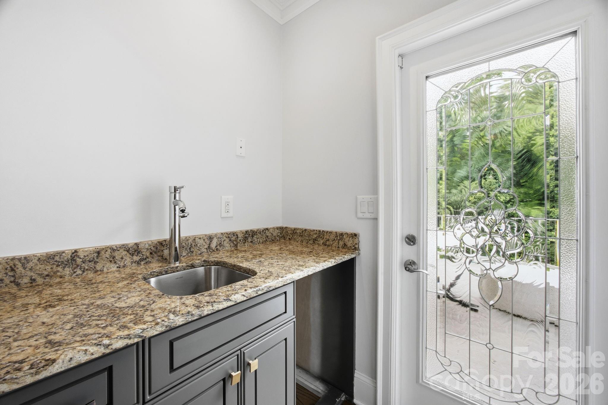 3220 Commonwealth Avenue — Charlotte