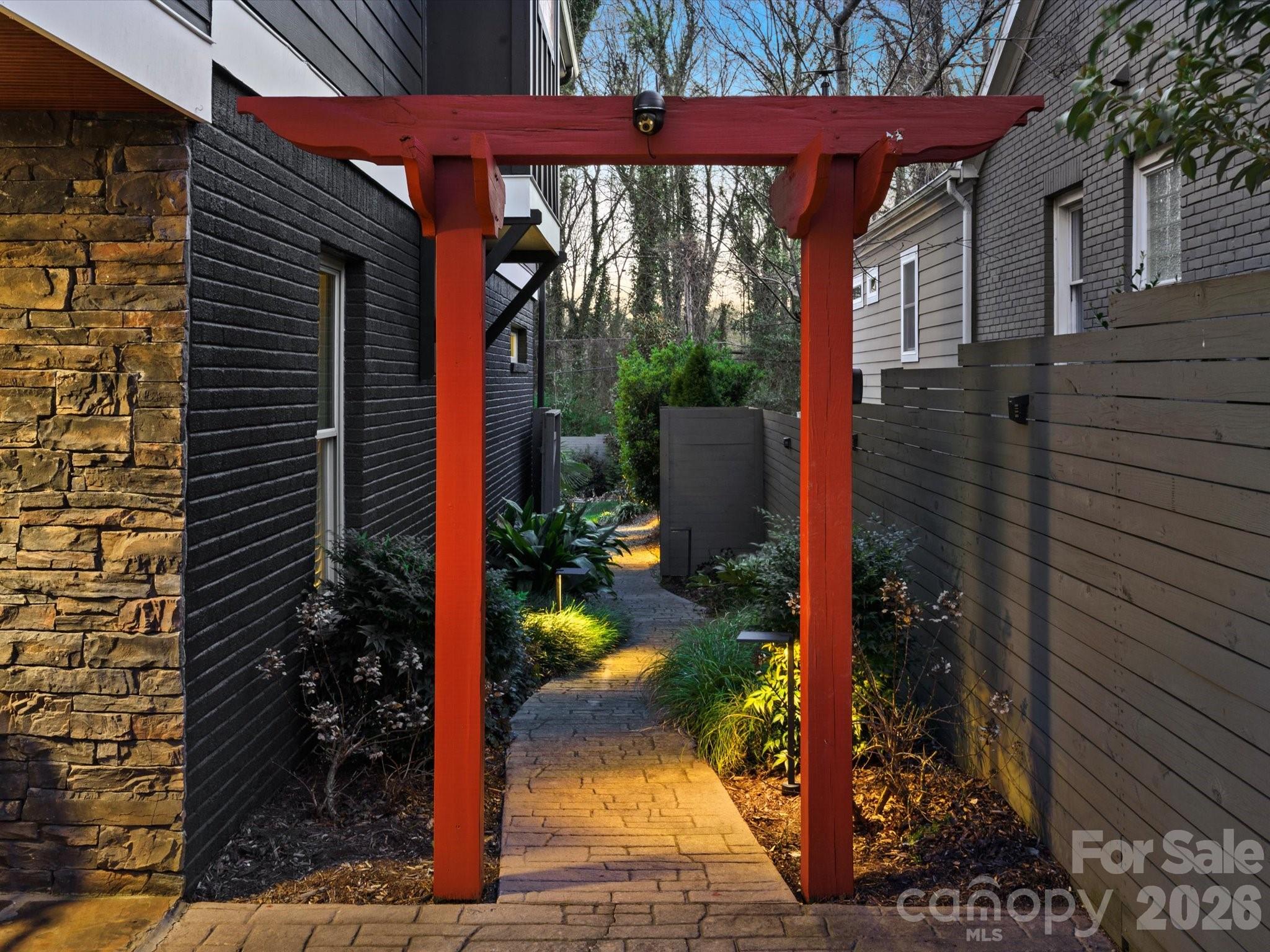 3220 Commonwealth Avenue — Charlotte