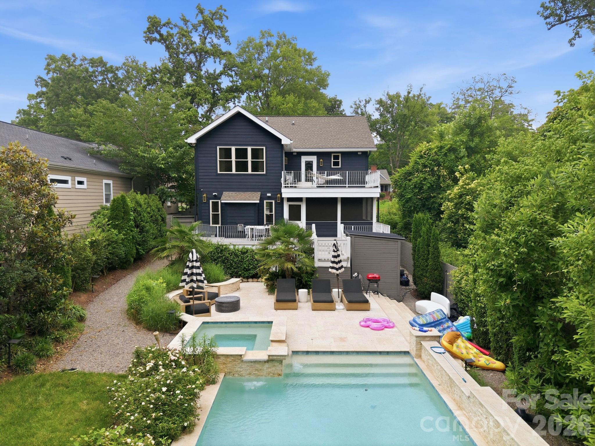 3220 Commonwealth Avenue — Charlotte
