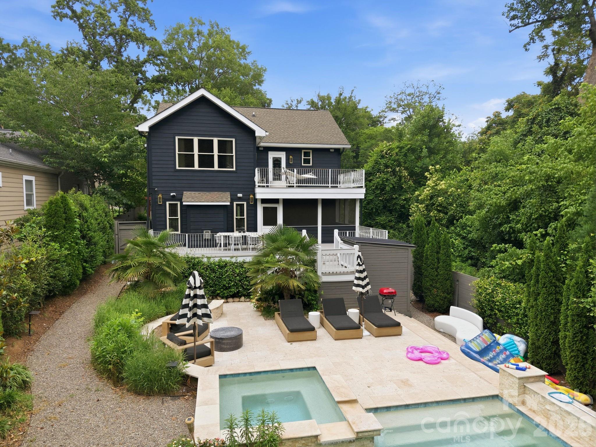 3220 Commonwealth Avenue — Charlotte