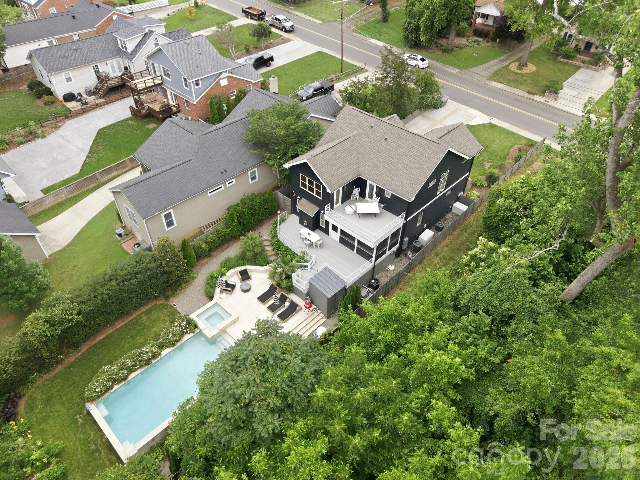 3220 Commonwealth Avenue — Charlotte