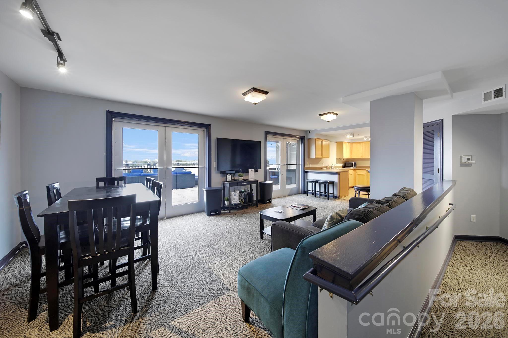 718 W Trade Street #803 — Charlotte
