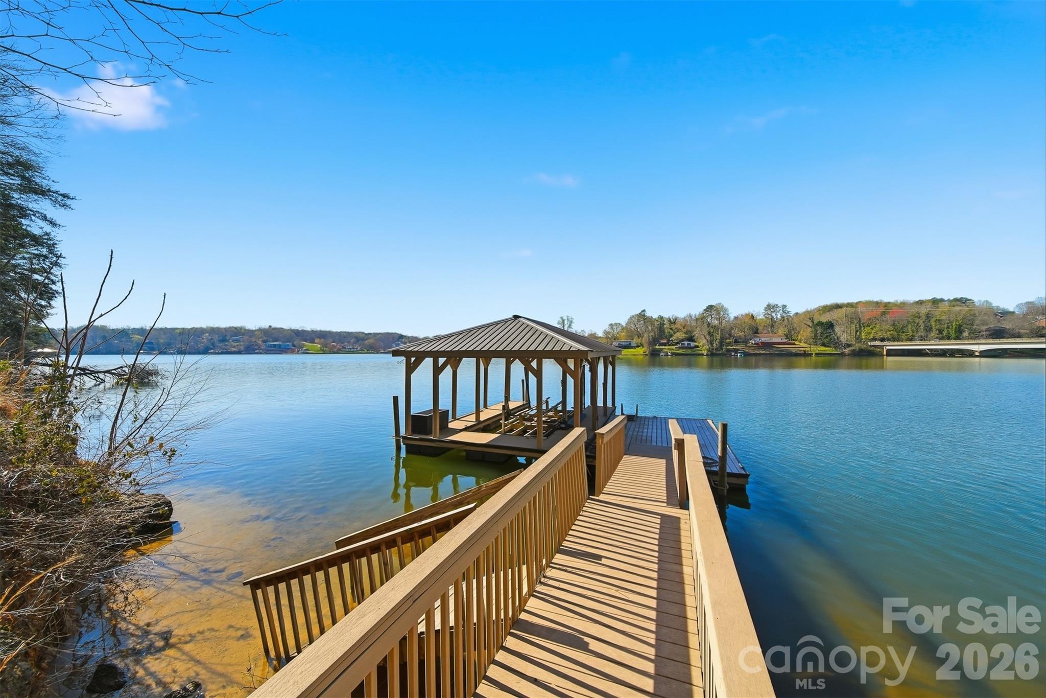 152 Bridge Pointe Lane — Hickory