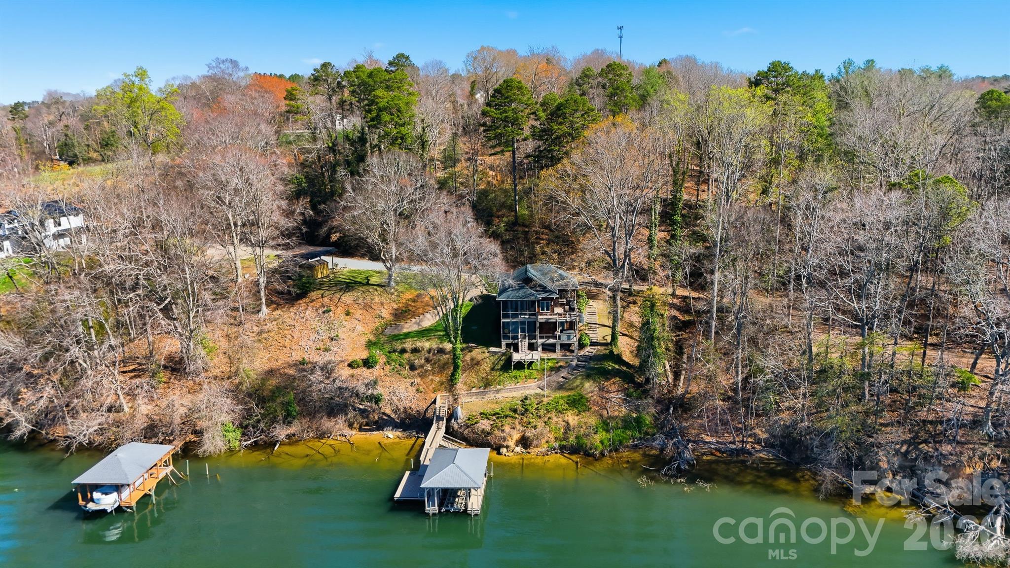 152 Bridge Pointe Lane — Hickory
