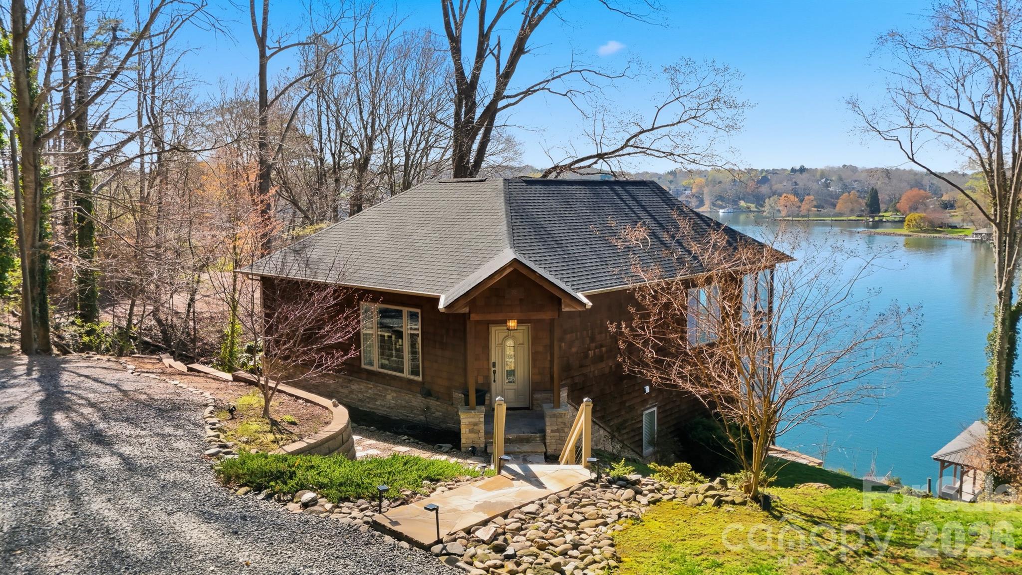 152 Bridge Pointe Lane — Hickory