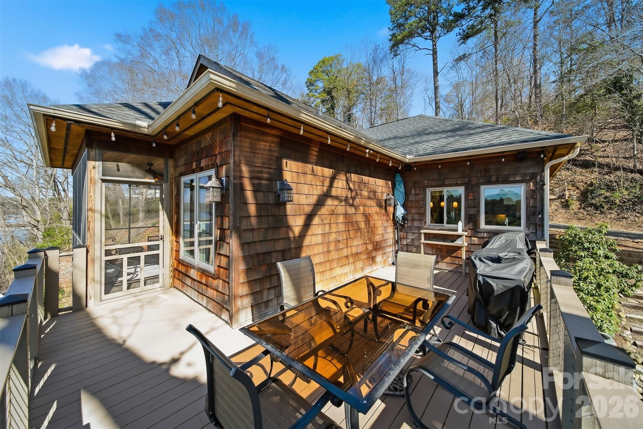 152 Bridge Pointe Lane — Hickory