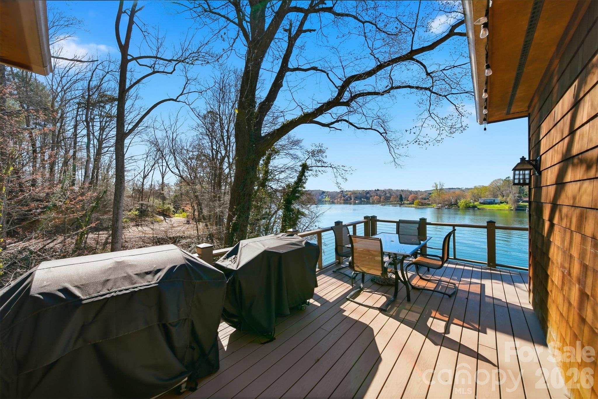 152 Bridge Pointe Lane — Hickory
