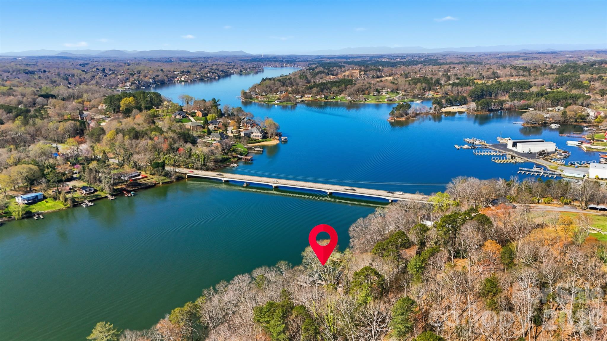 152 Bridge Pointe Lane — Hickory