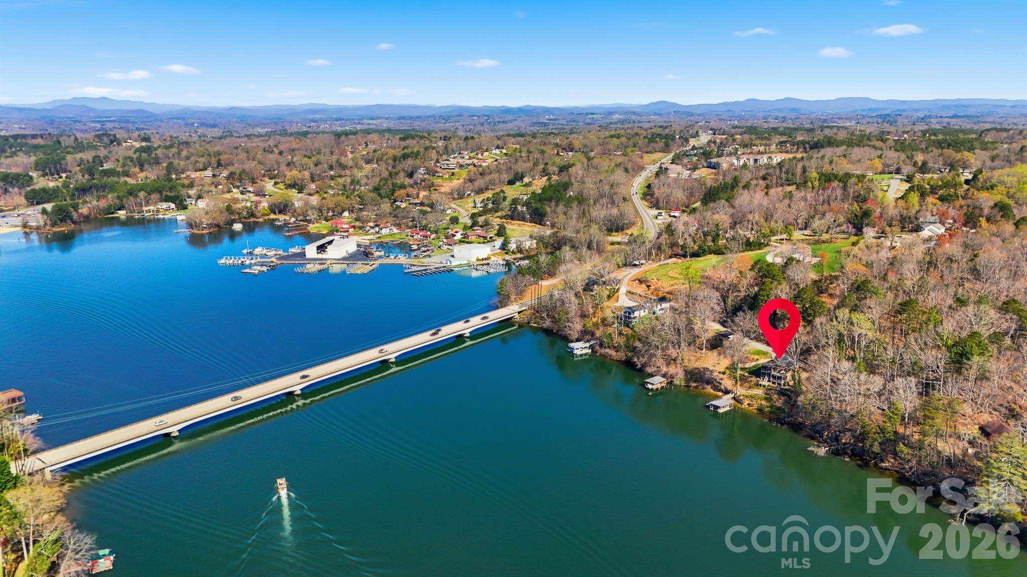 152 Bridge Pointe Lane — Hickory
