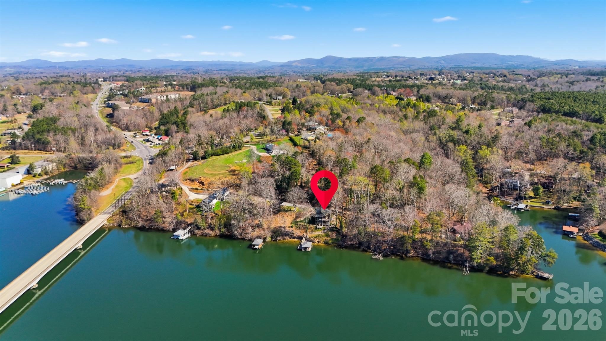 152 Bridge Pointe Lane — Hickory