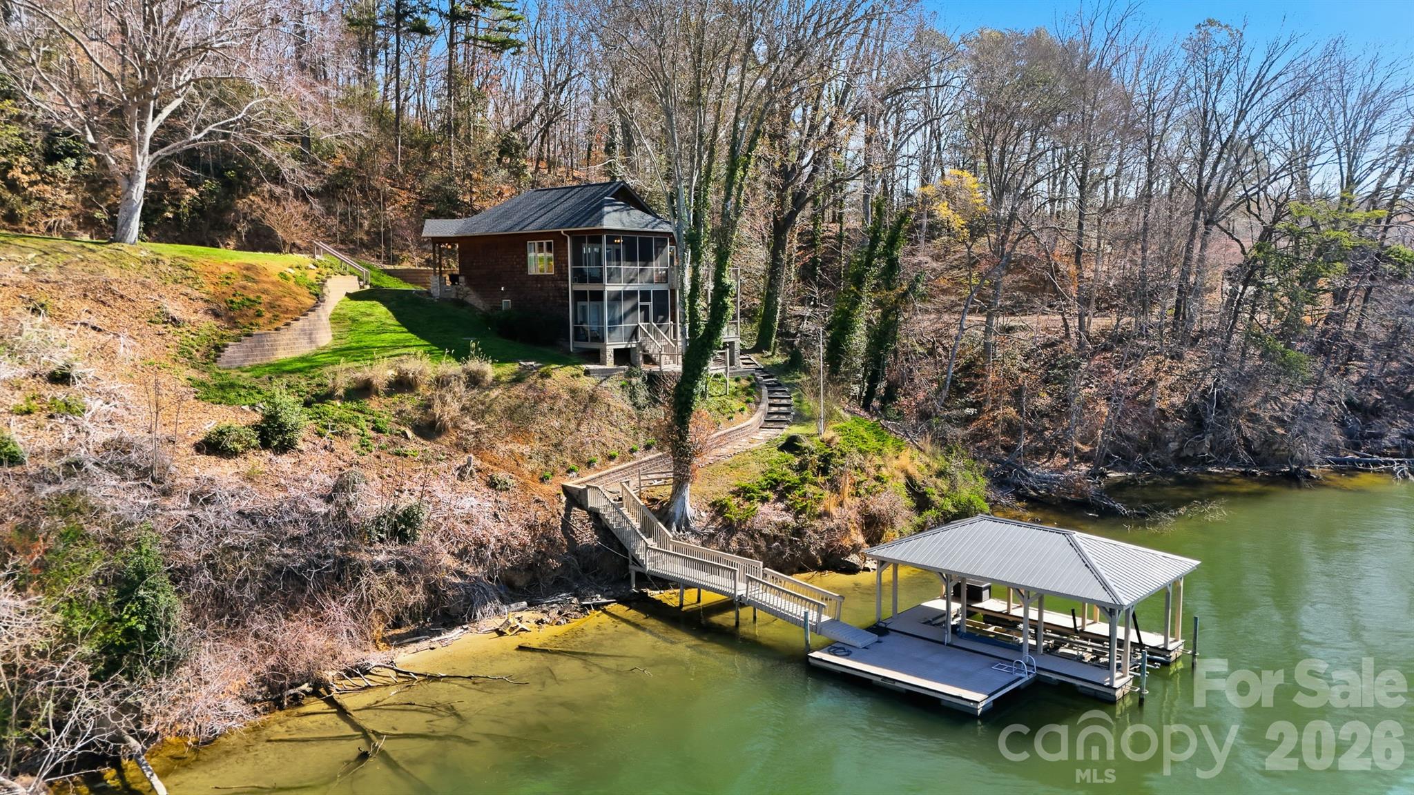 152 Bridge Pointe Lane — Hickory
