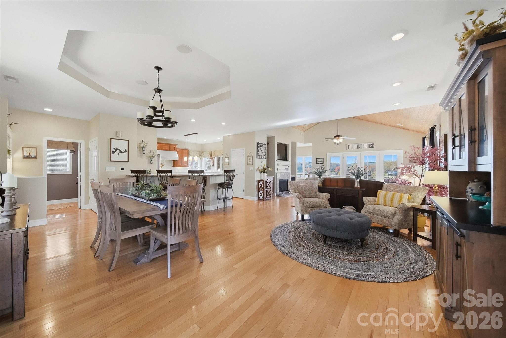152 Bridge Pointe Lane — Hickory