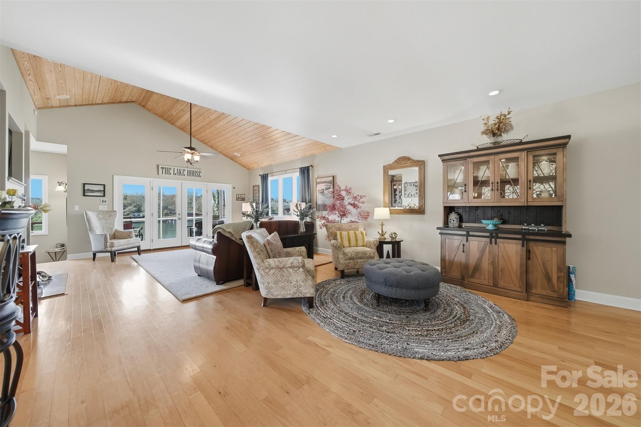 152 Bridge Pointe Lane — Hickory