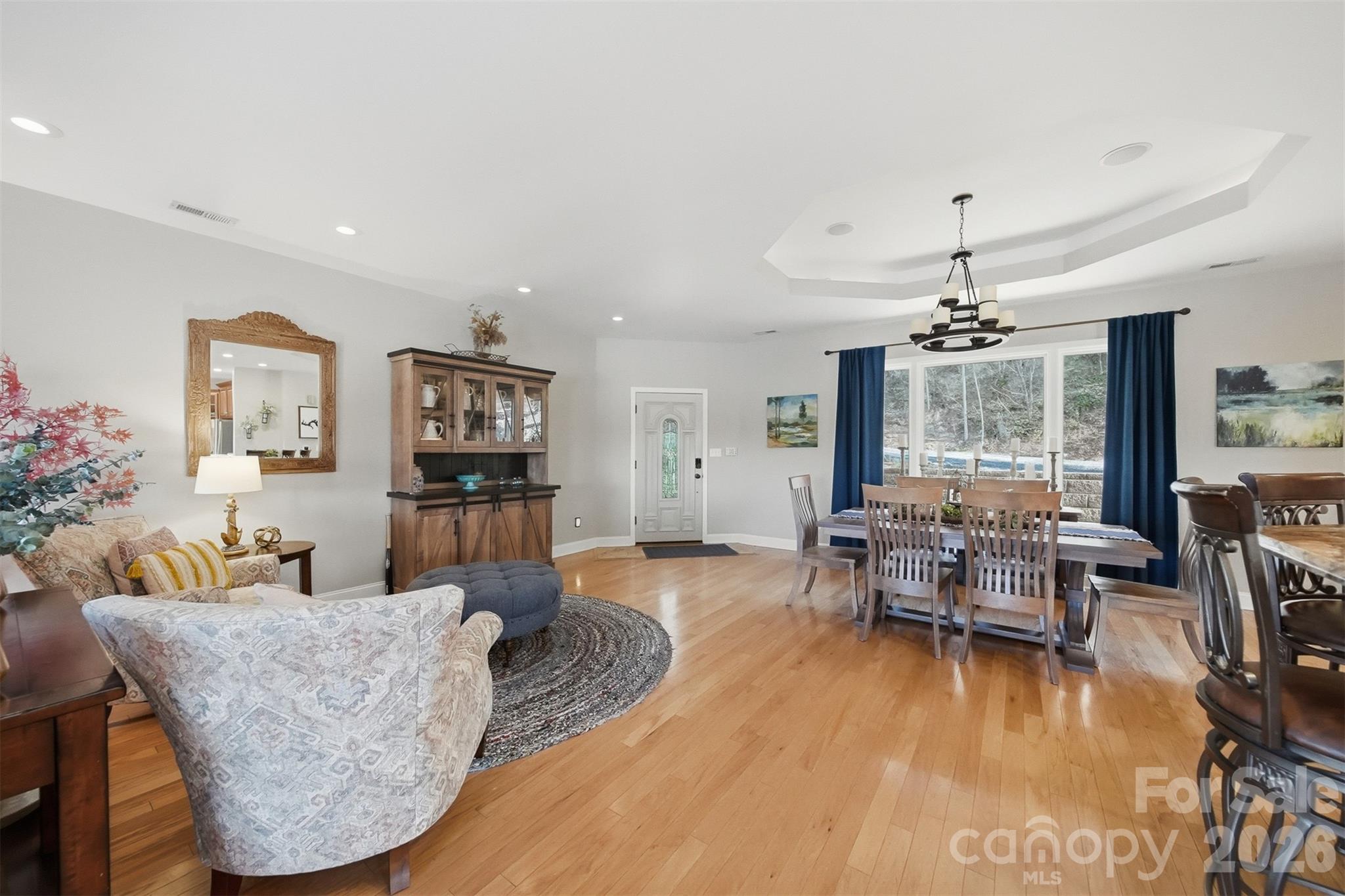 152 Bridge Pointe Lane — Hickory