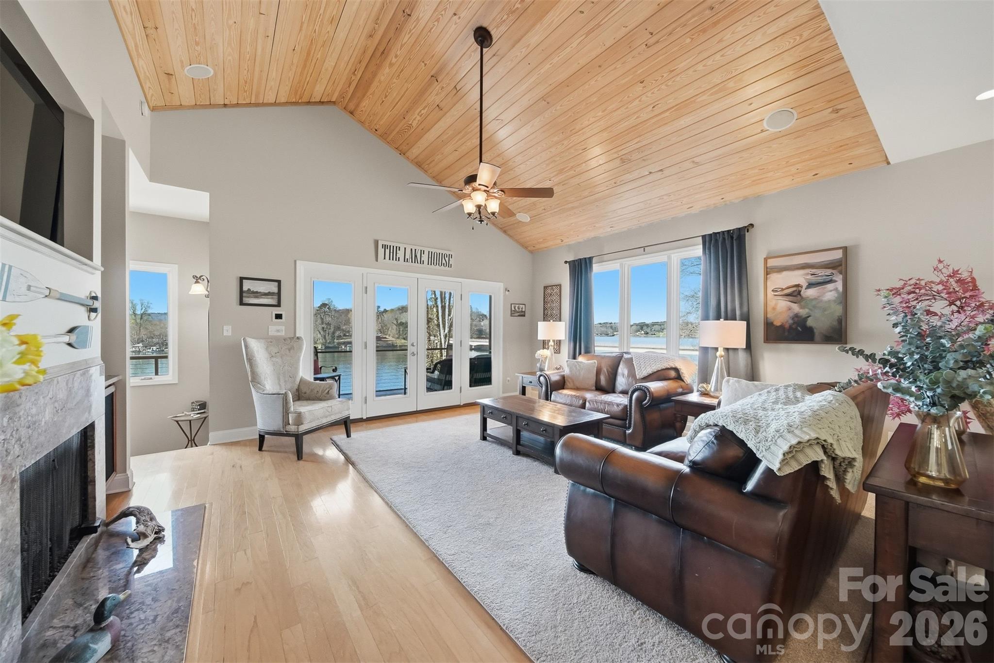 152 Bridge Pointe Lane — Hickory