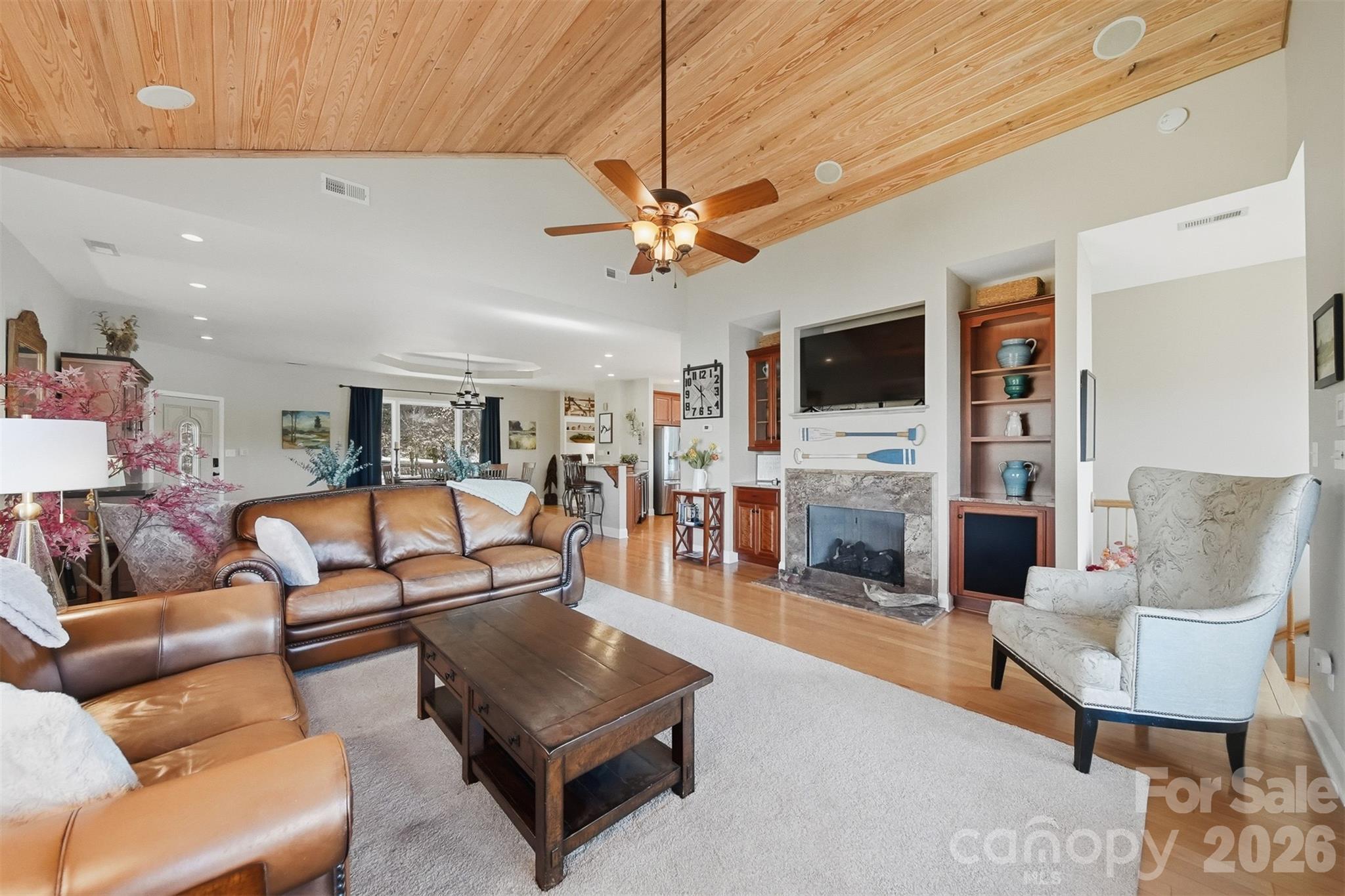 152 Bridge Pointe Lane — Hickory
