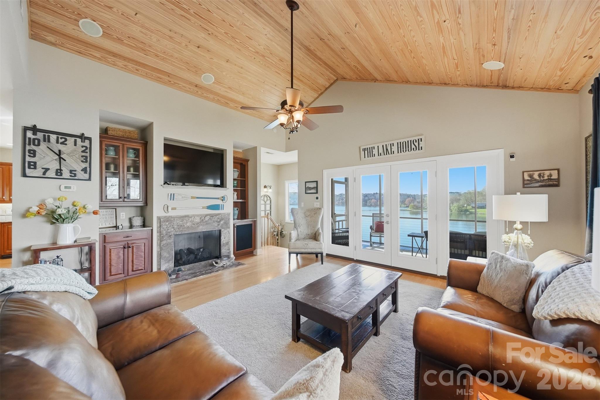 152 Bridge Pointe Lane — Hickory