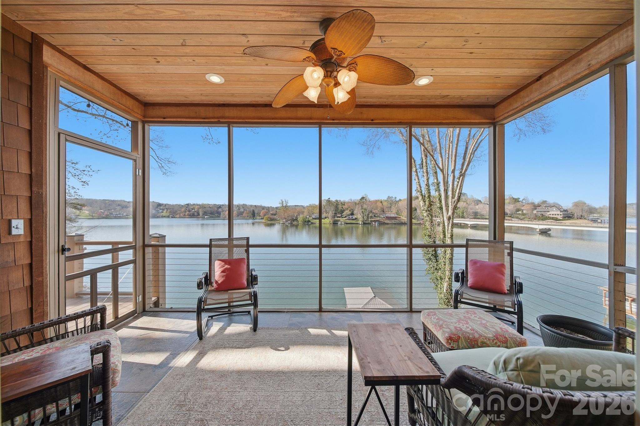 152 Bridge Pointe Lane — Hickory