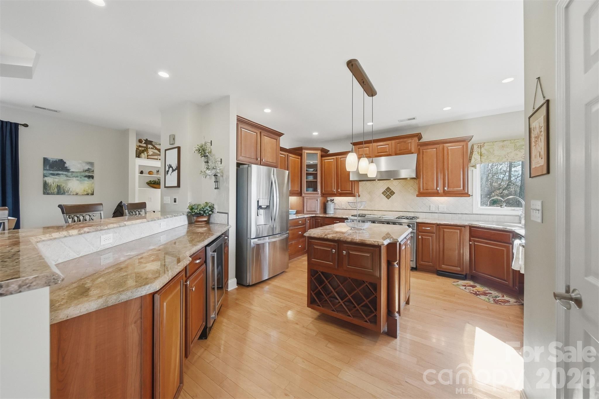 152 Bridge Pointe Lane — Hickory
