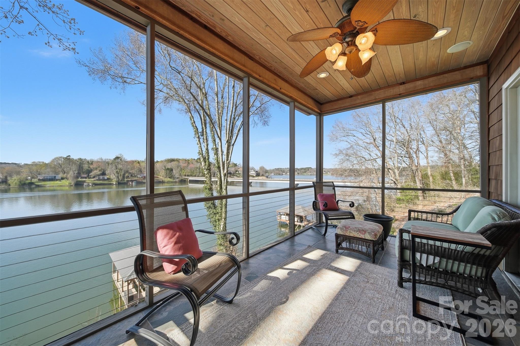 152 Bridge Pointe Lane — Hickory