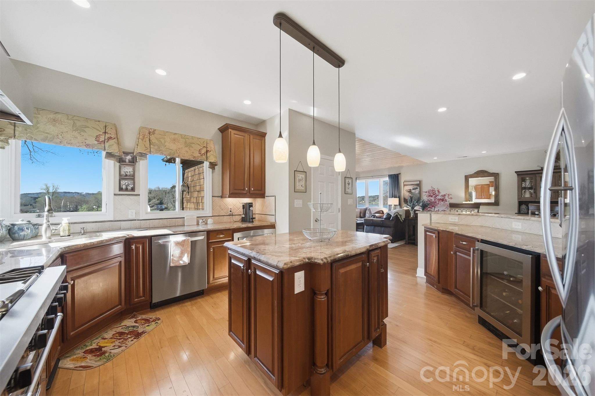 152 Bridge Pointe Lane — Hickory