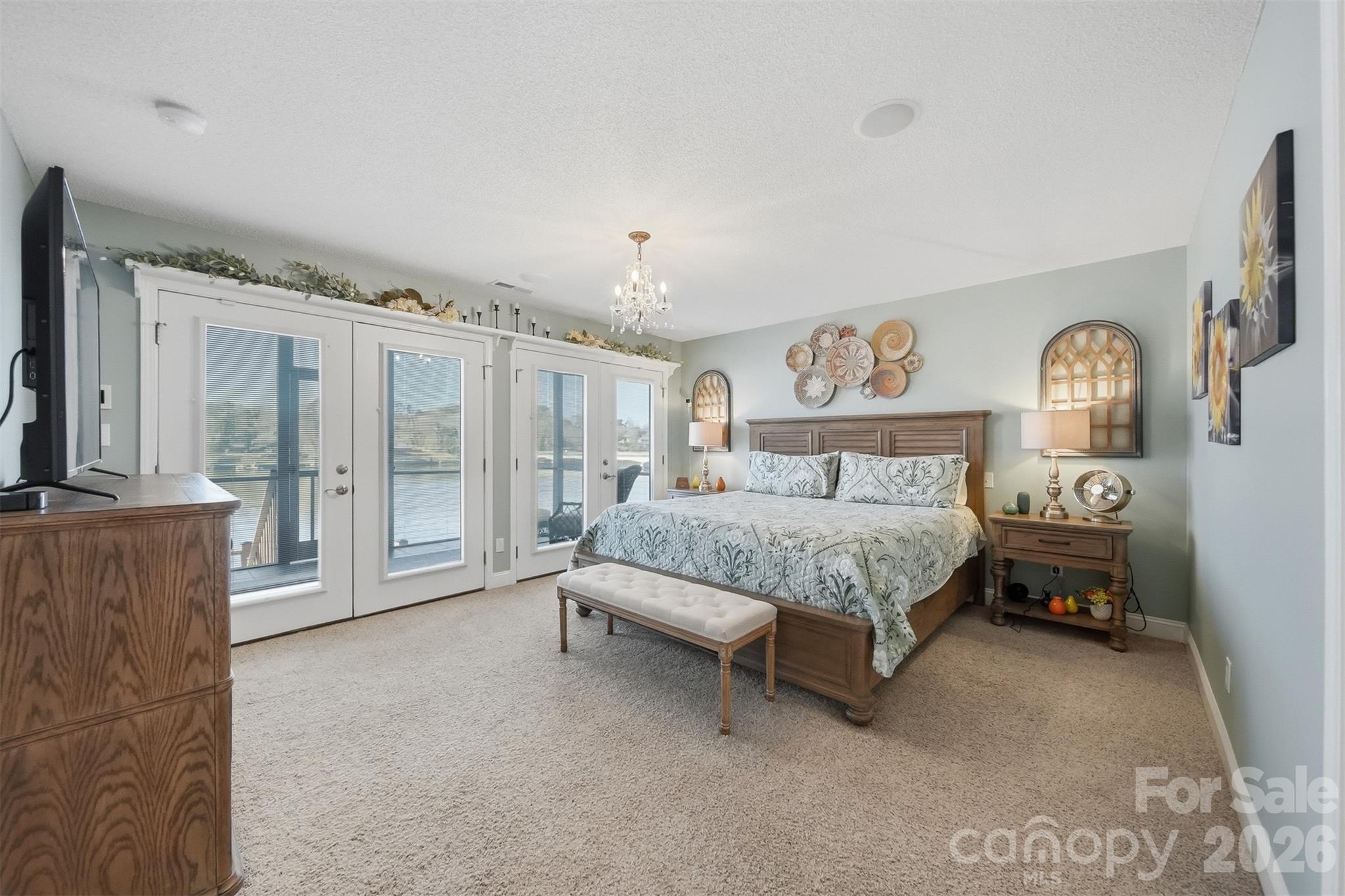152 Bridge Pointe Lane — Hickory
