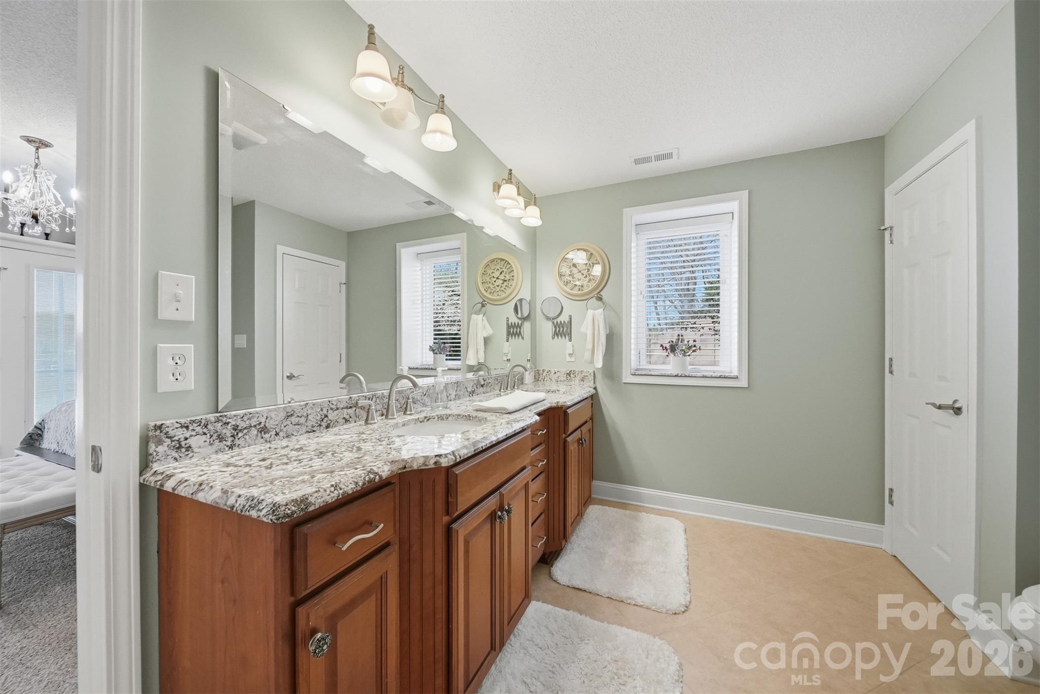 152 Bridge Pointe Lane — Hickory
