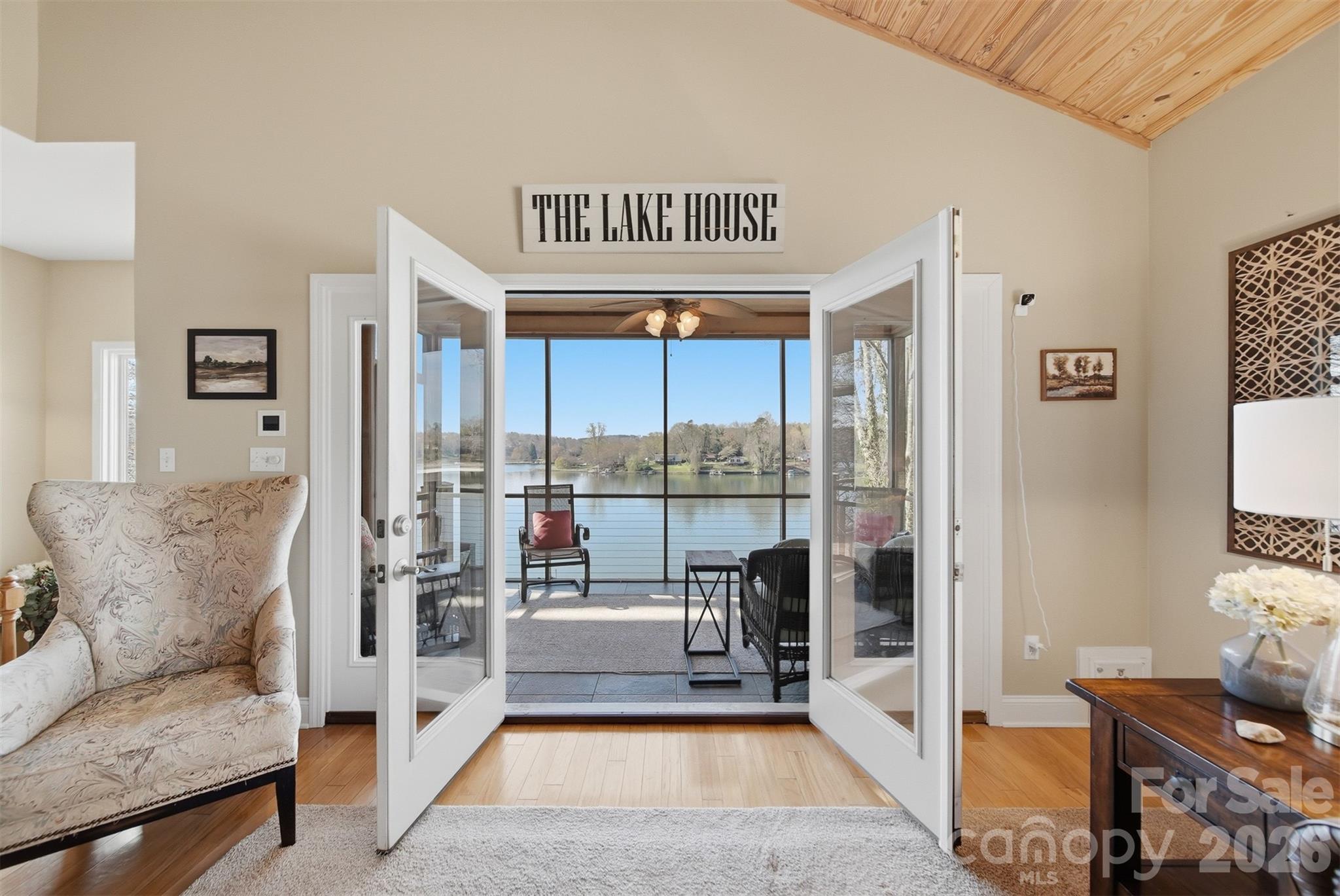 152 Bridge Pointe Lane — Hickory